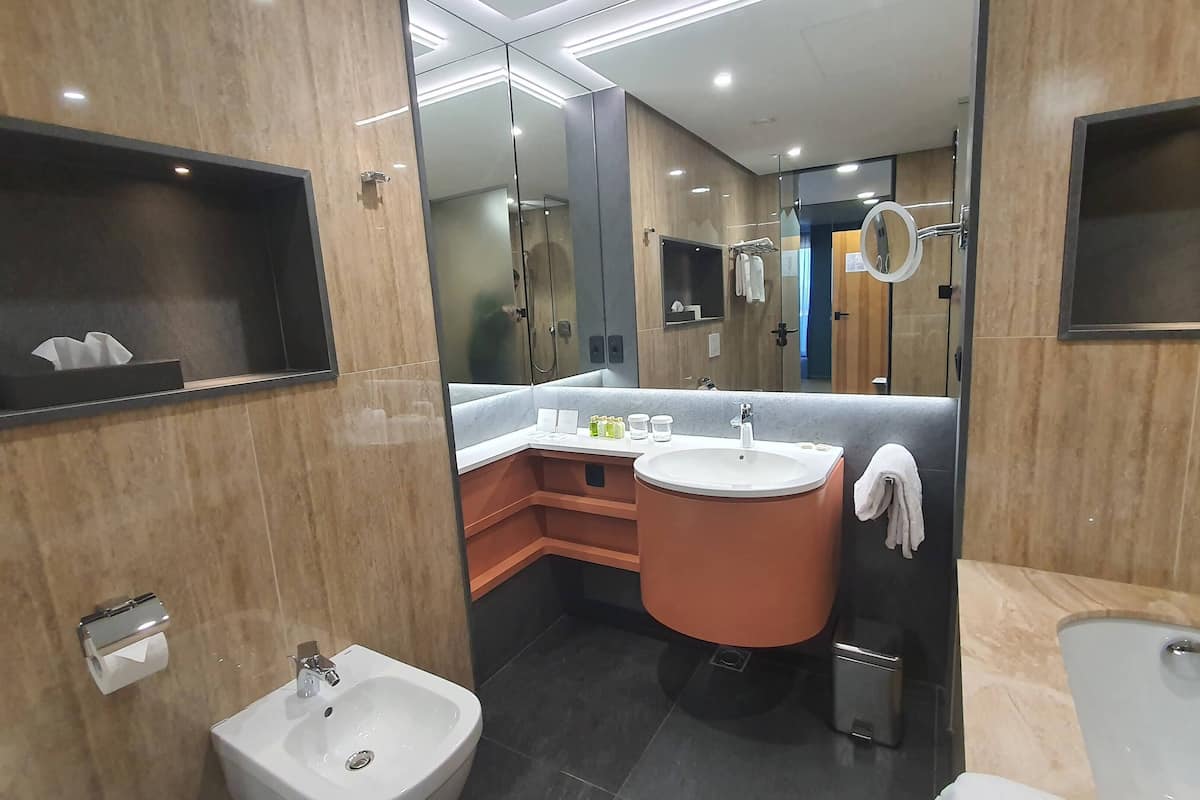 superior double room | bathroom | free toiletries, hair dryer, slippers, towels