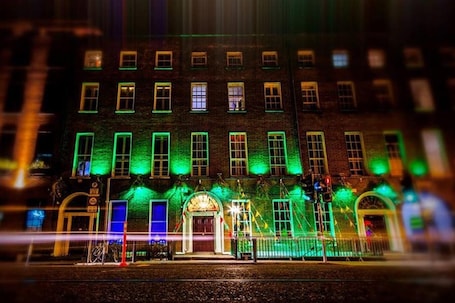 Exterior. Jackson Court Hotel