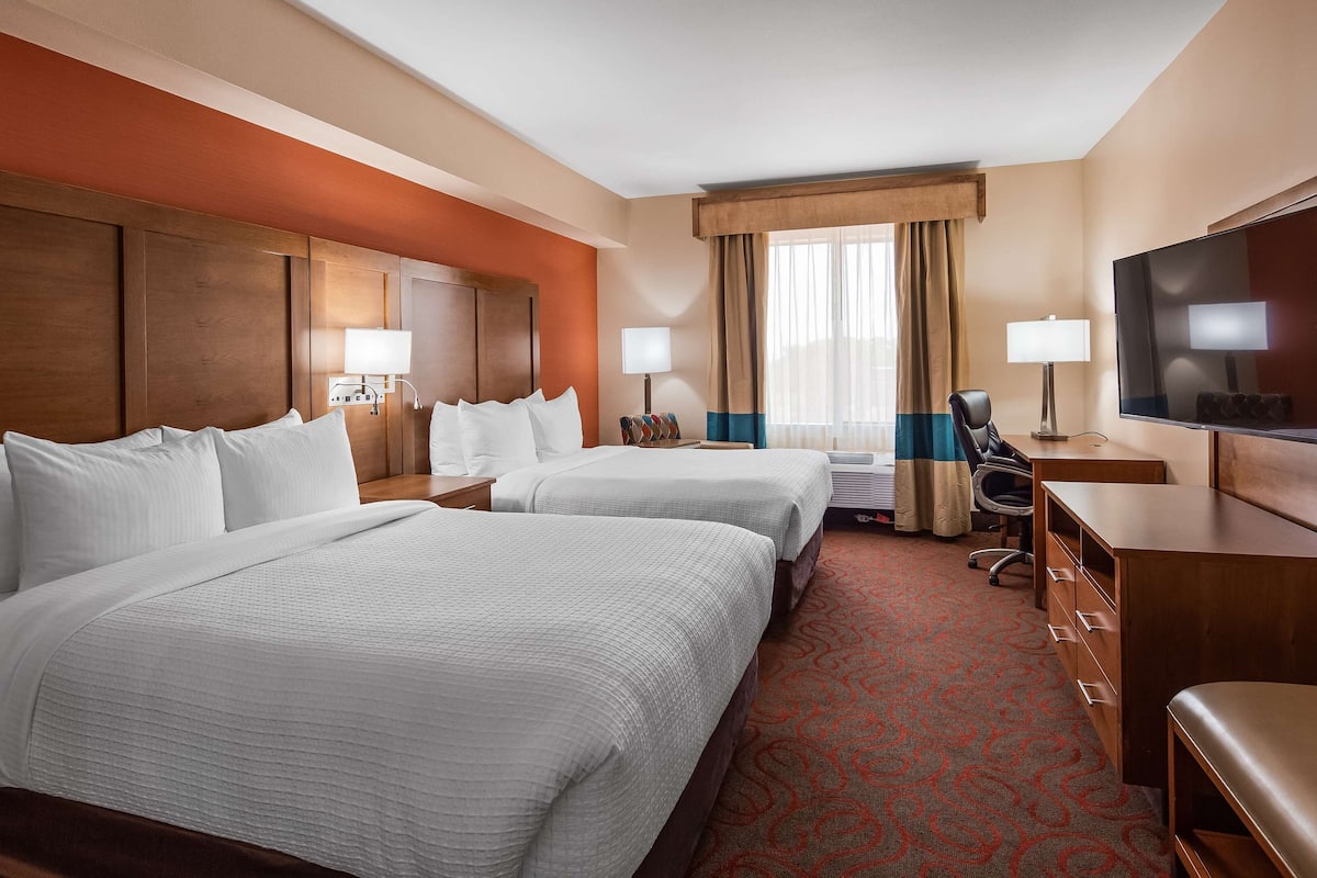 standard room, 2 queen beds, non smoking, refrigerator & microwave | 1 bedroom, pillow-top beds, desk, laptop workspace