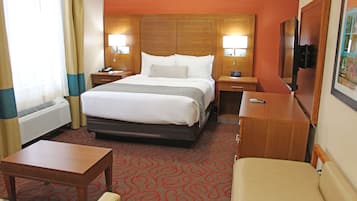 Suite, flere senger, ikke-røyk, kjøleskap og mikrobølgeovn (with Sofabed) | Senger med overmadrass, skrivebord og skrivebord for bærbar PC