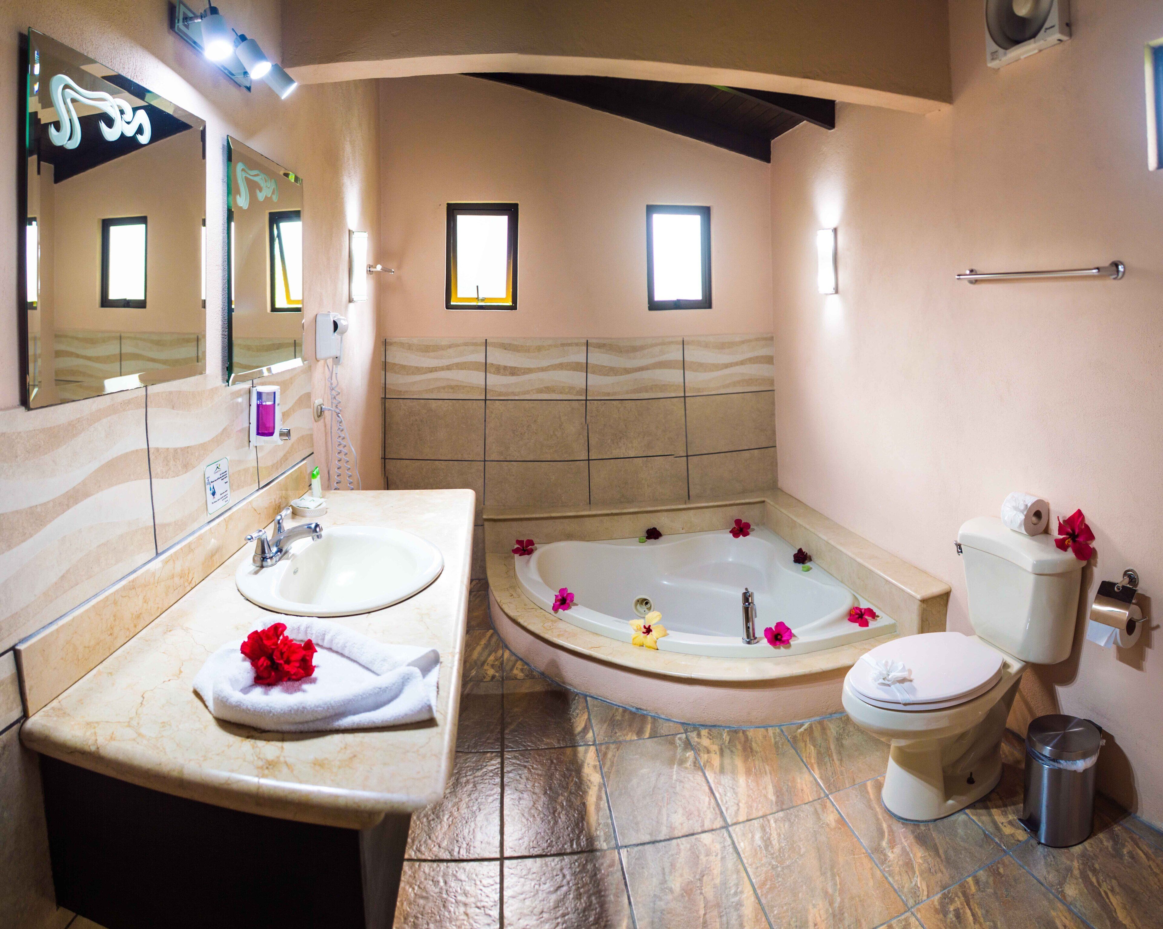 deluxe cabin | bathroom | free toiletries, hair dryer, towels, soap