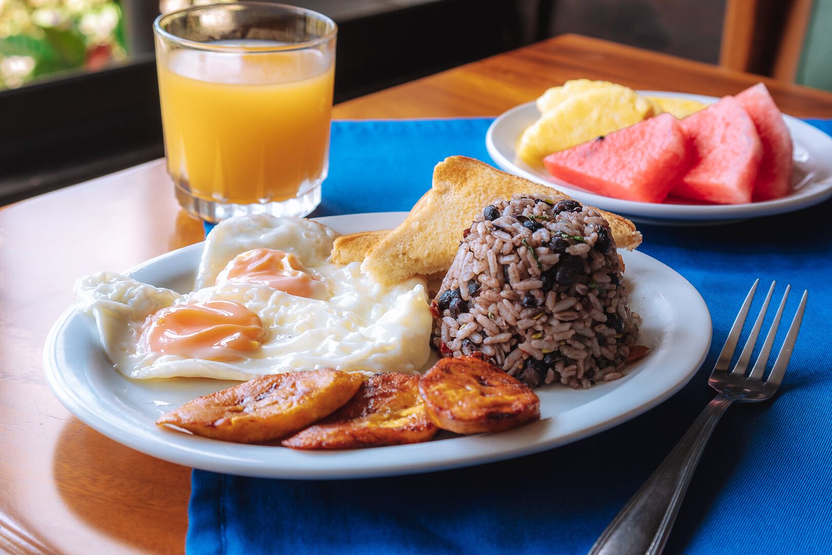 free daily full breakfast