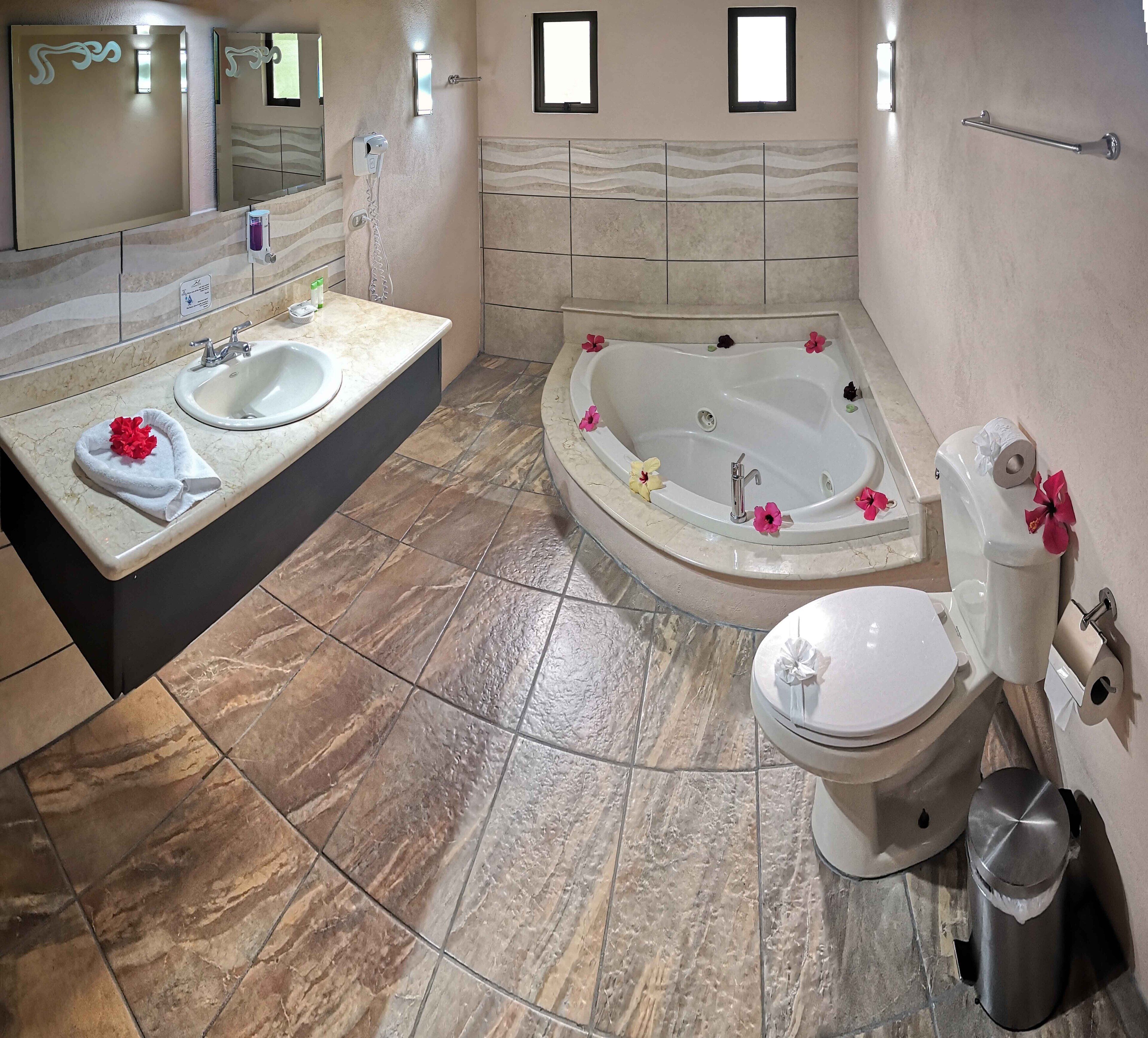 deluxe cabin | bathroom | free toiletries, hair dryer, towels, soap