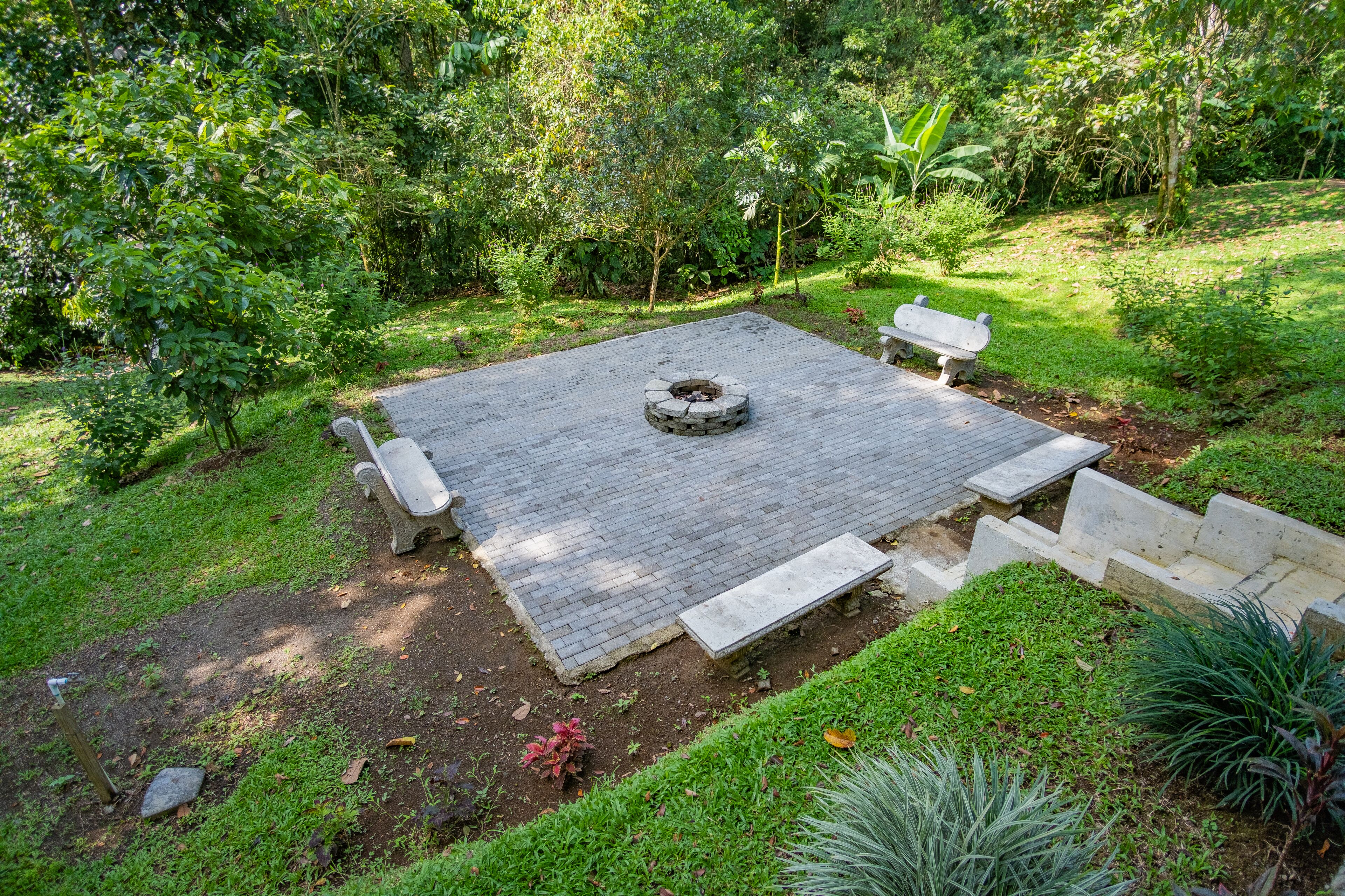 32-inch flat-screen tv with cable channels, tv