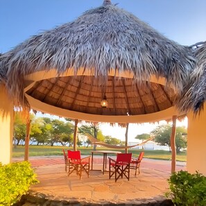 Premium Bungalow, 2 Bedrooms, Terrace, Beach View (Estudio Doble Deluxe) | 2 bedrooms, premium bedding, down comforters, pillowtop beds