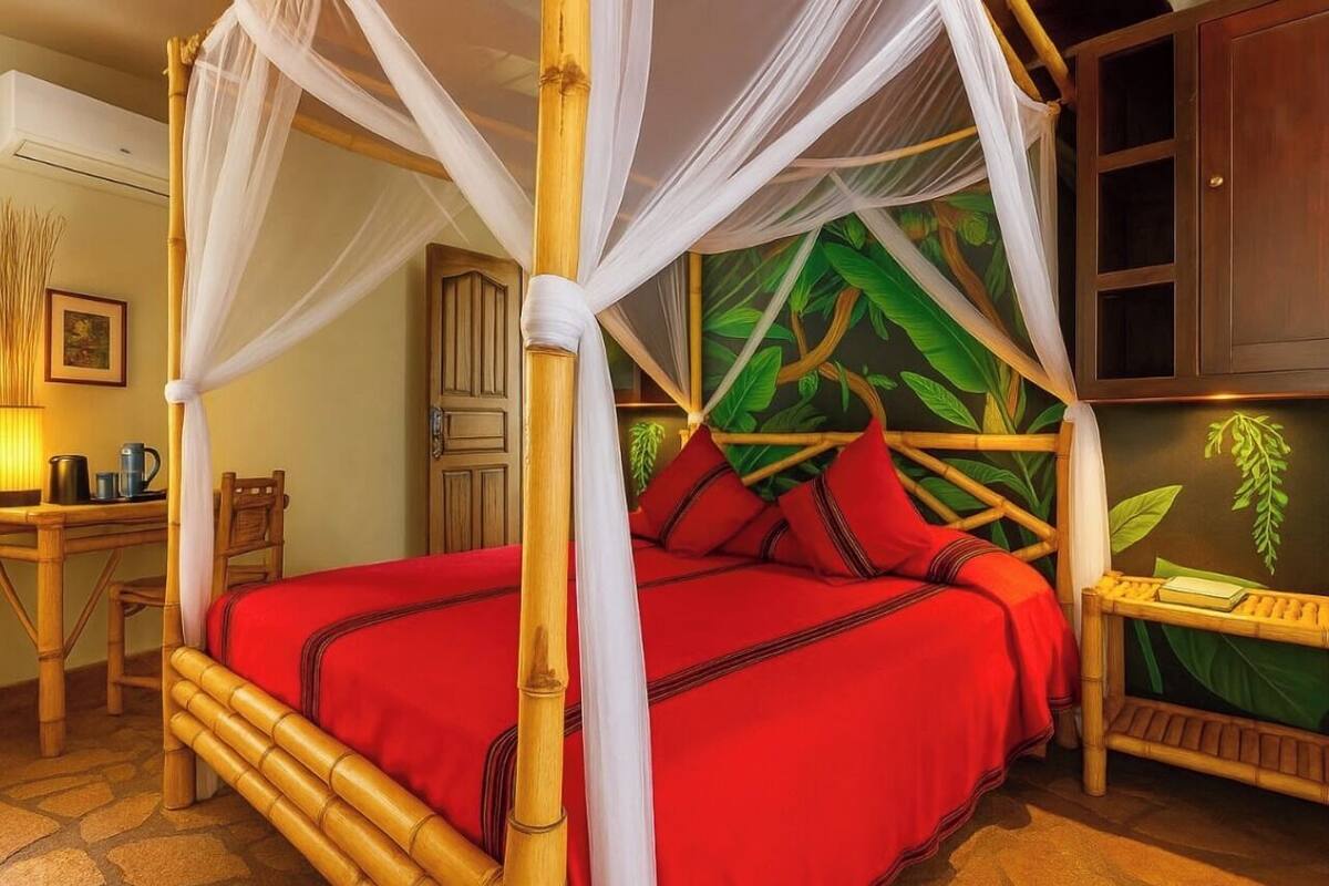 Deluxe Bungalow, 2 Bedroom Beach Front with A/C | 2 soverom, sengetøy av topp kvalitet, dundyner og senger med overmadrass