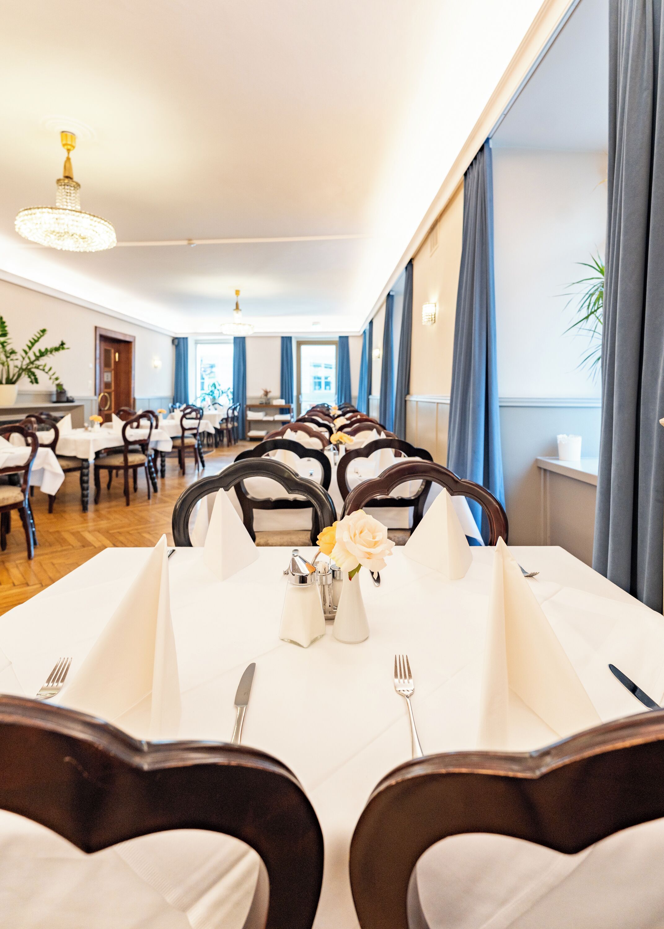 Daily continental breakfast (EUR 19 per person)
