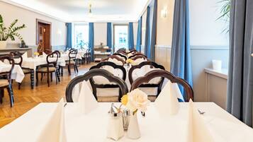 Daily continental breakfast (EUR 19 per person)