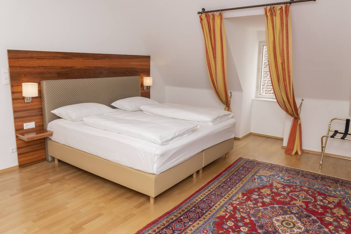 Familien-Suite | Schreibtisch, Bügeleisen/Bügelbrett, kostenloses WLAN, Bettwäsche