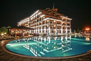 A multi-story hotel with a pool in front. - Casablanca (Nessebar)