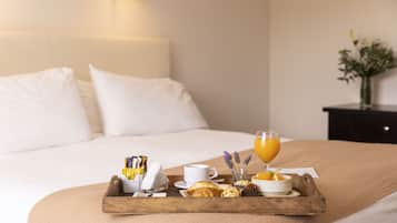 Deluxe Suite | Egyptian cotton sheets, premium bedding, minibar, in-room safe