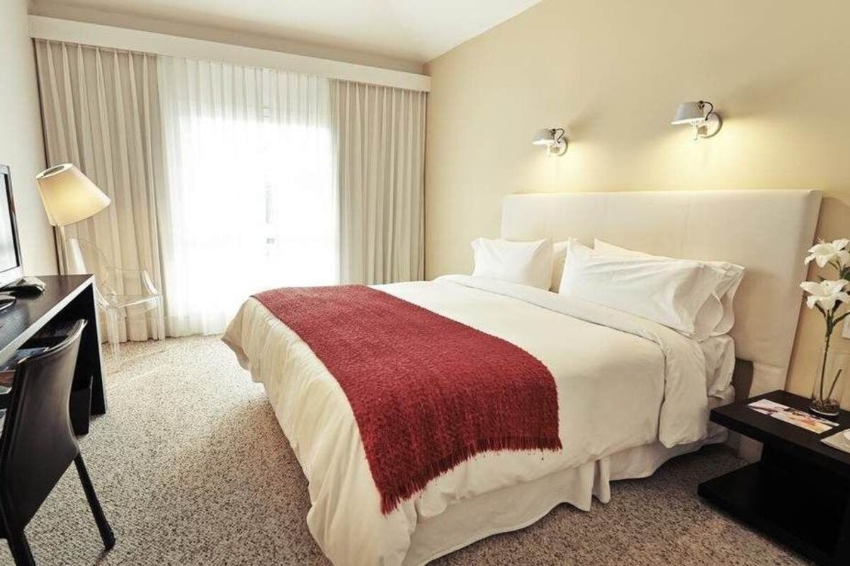Egyptian cotton sheets, premium bedding, minibar, in-room safe