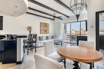 1 BEDROOM 1 KING GARDEN VIEW SUITE W/ BALCONY | Private kitchen | Coffee/tea maker at Hilton Vacation Club Cabo Azul Los Cabos