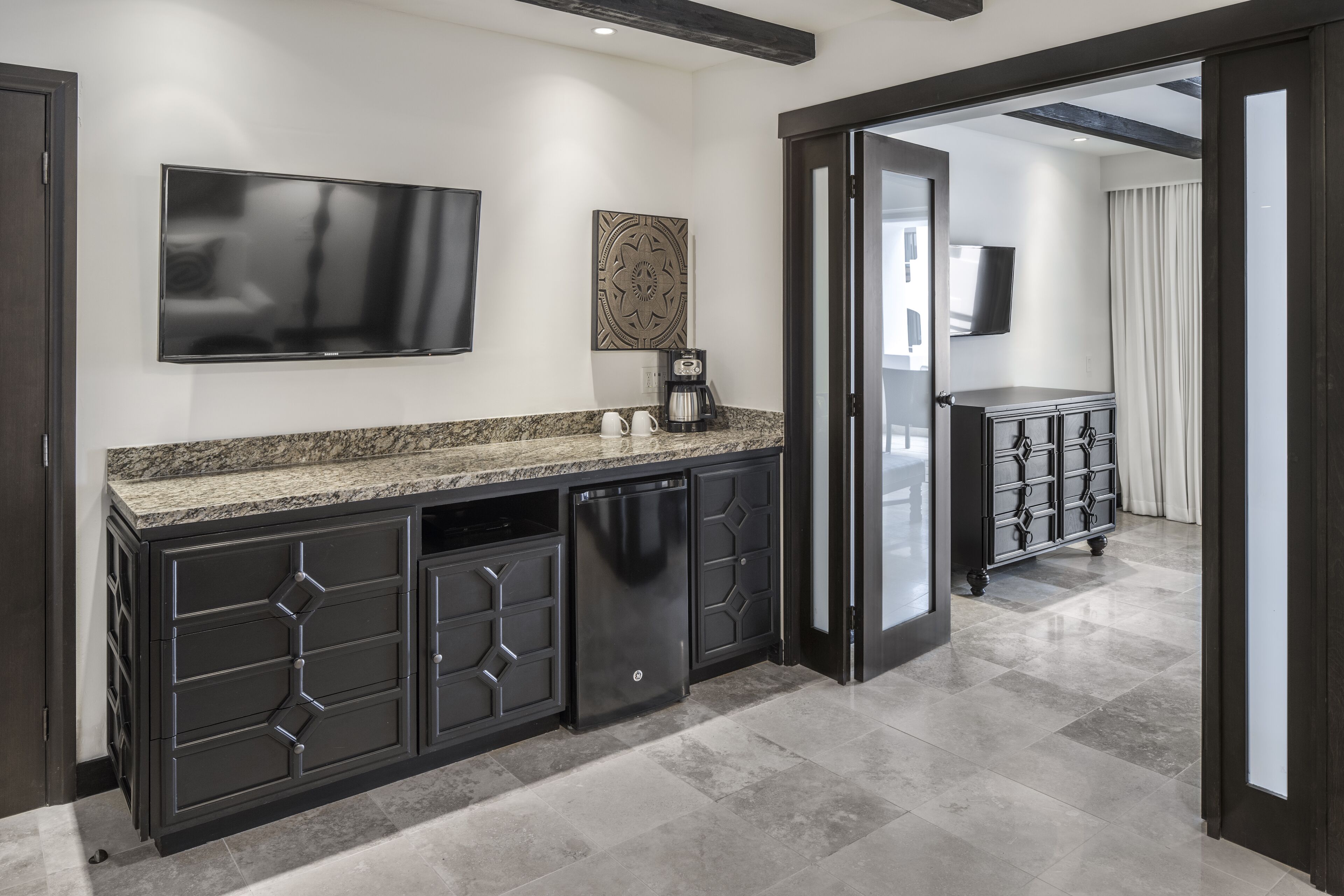 32-inch tv with cable channels, dvd player