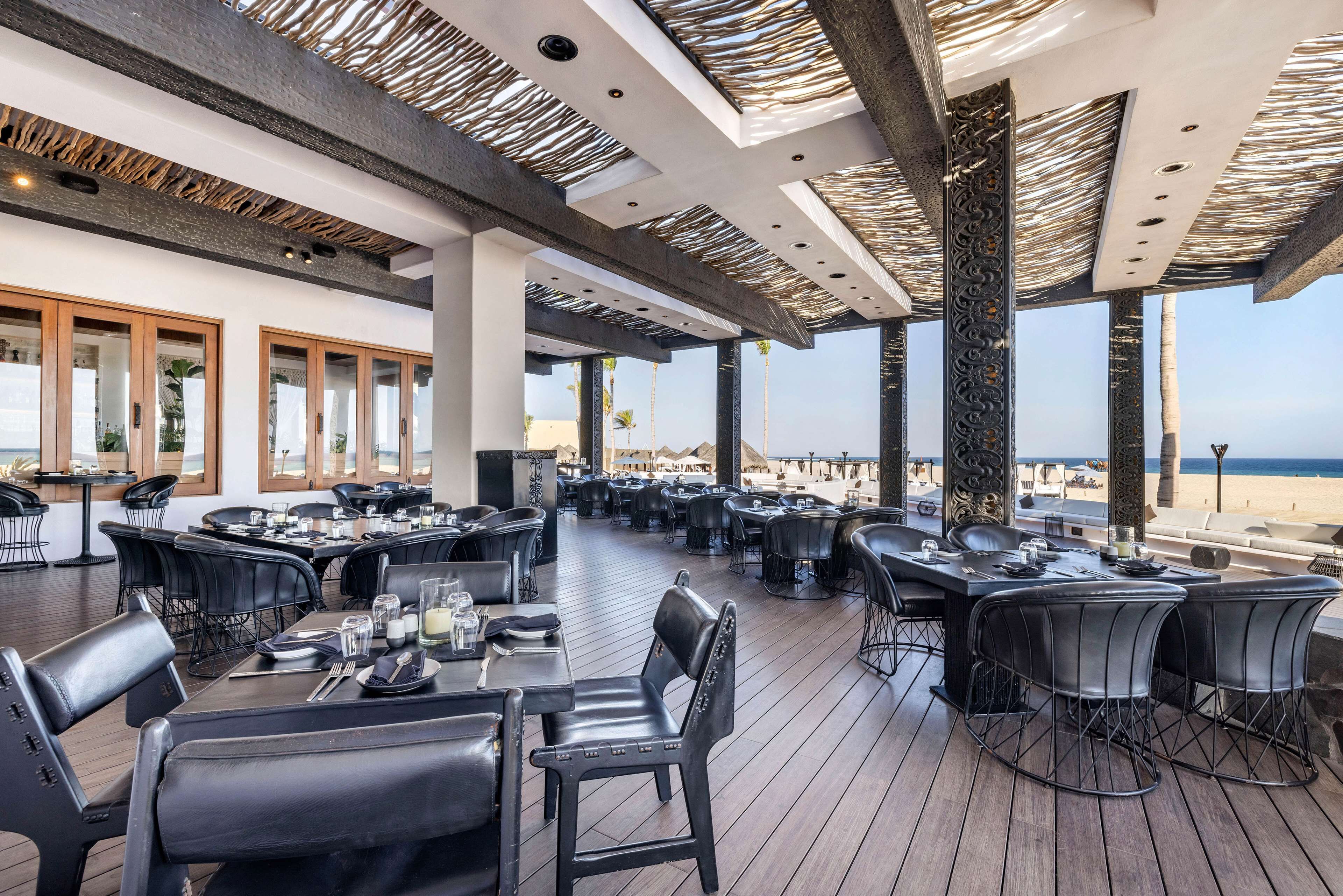 2 restaurants; breakfast, lunch, and dinner served