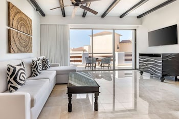 2 BEDROOM 1 KING 1 QN GARDEN VW SUITE BALCONY | Living area | 32-inch TV with cable channels, DVD player at Hilton Vacation Club Cabo Azul Los Cabos