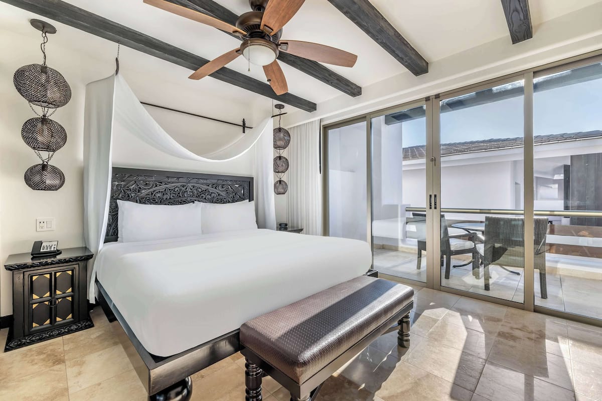 Premium bedding, in-room safe, iron/ironing board, free WiFi