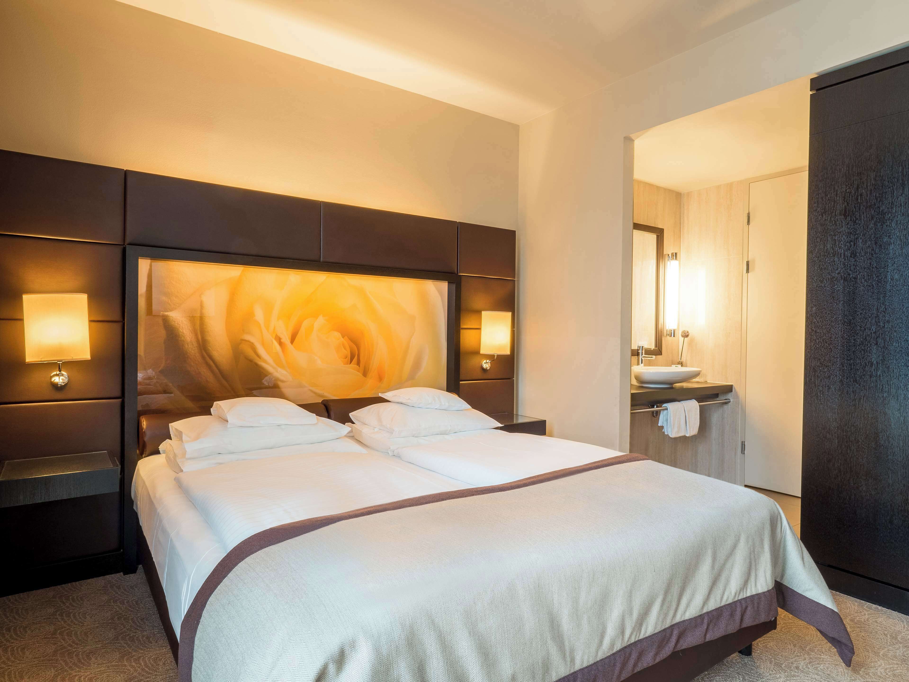 hypo-allergenic bedding, in-room safe, desk, laptop workspace