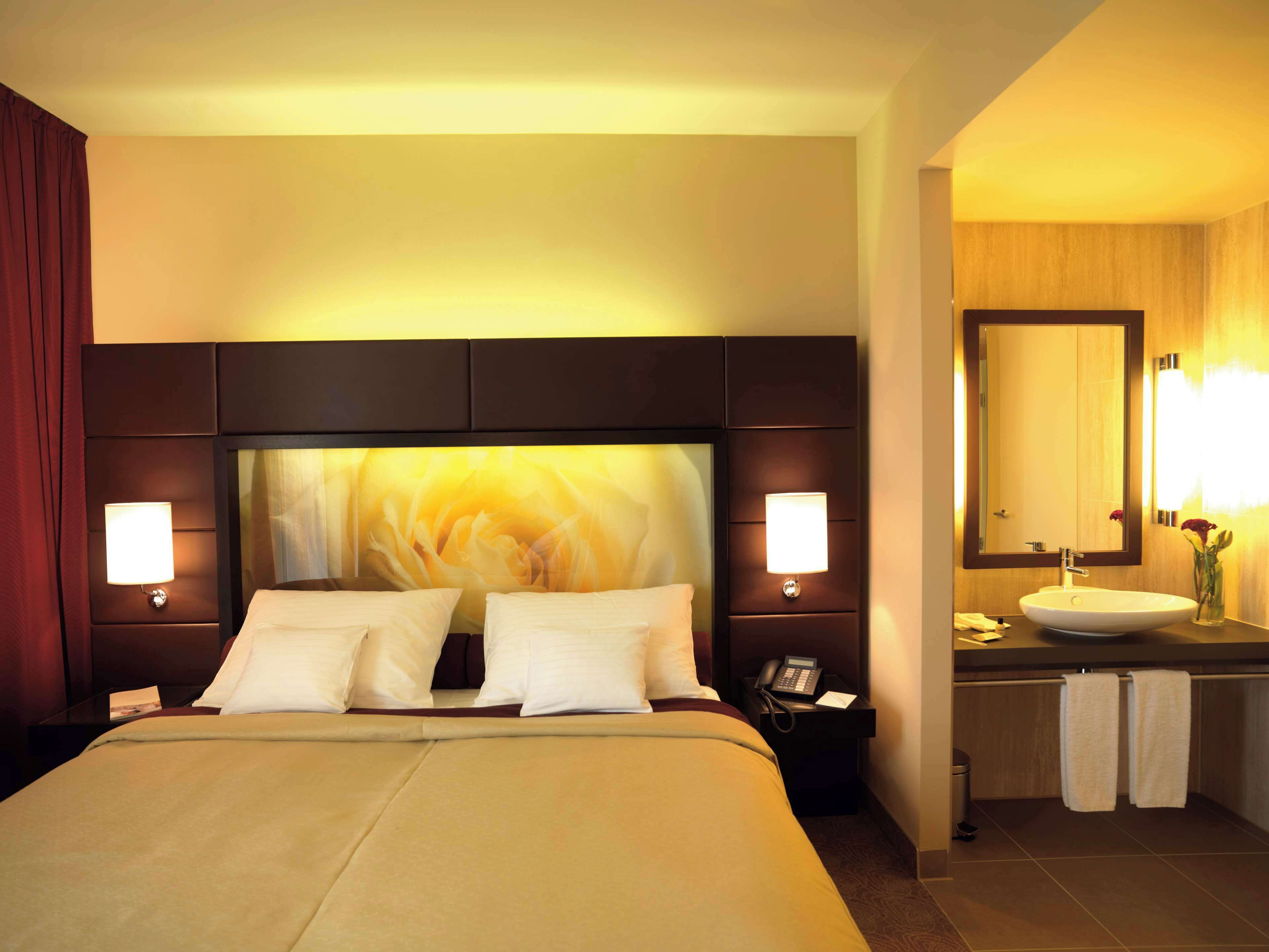 hypo-allergenic bedding, in-room safe, desk, laptop workspace