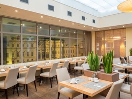 Café da manhã com buffet todos os dias mediante uma taxa