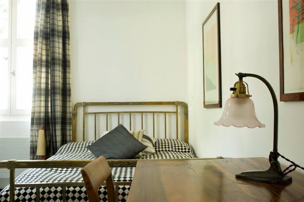 Literie hypoallergénique, minibar, coffres-forts dans les chambres