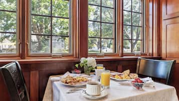 Termasuk sarapan penuh