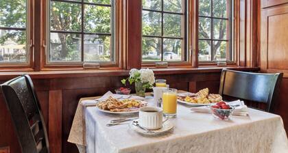 Isaiah Jones Homestead Bed & Breakfast