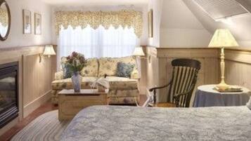 Captain Weeks room | Individually decorated, free WiFi, bed sheets