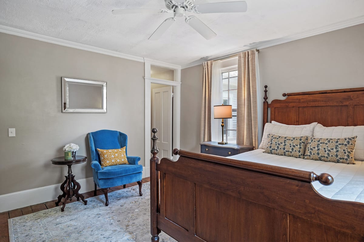 Chambre Standard, 1 grand lit, non-fumeurs (Dr. Lombard Jones) | Décoration personnalisée, Wi-Fi gratuit, draps fournis