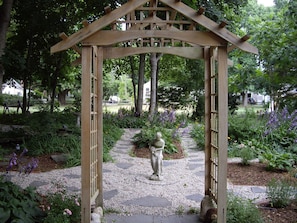 Property grounds - Isaiah Jones Homestead Bed & Breakfast (Sandwich)
