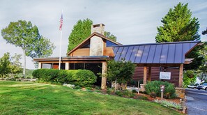 チェックイン / チェックアウト キオスク