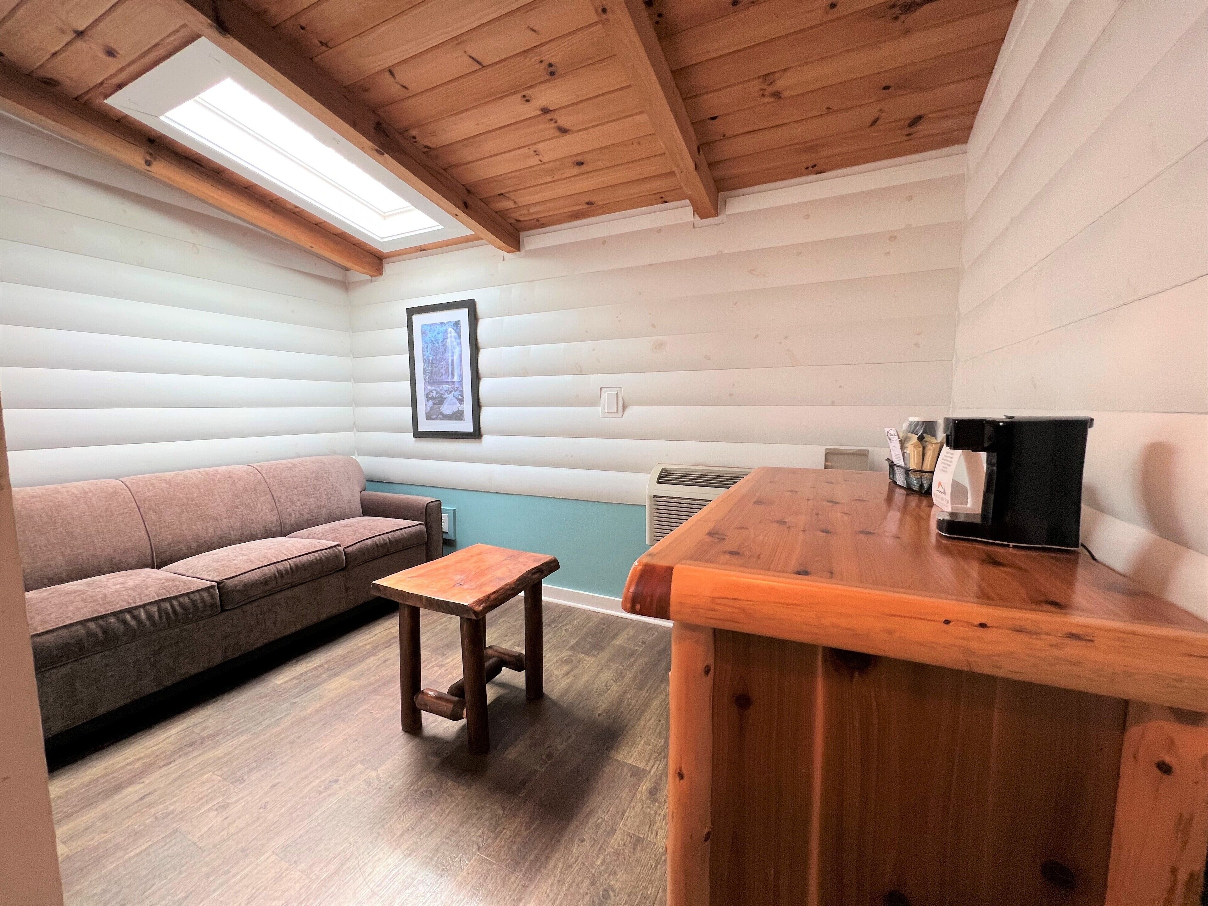 inn room 1 queen bed deluxe | free wifi, bed sheets