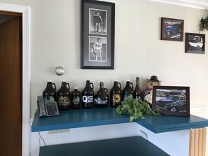 Lobby - T-Bird Motor Inn (Shelburne)