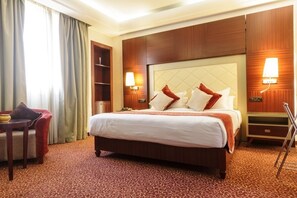 Senior Suite | Premium bedding, minibar, in-room safe, desk - Hotel Rabat (Rabat)