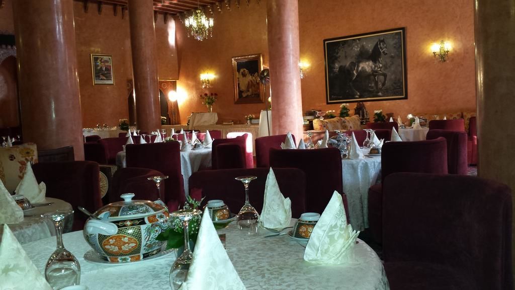 2 restaurants, breakfast, lunch, dinner served; french cuisine