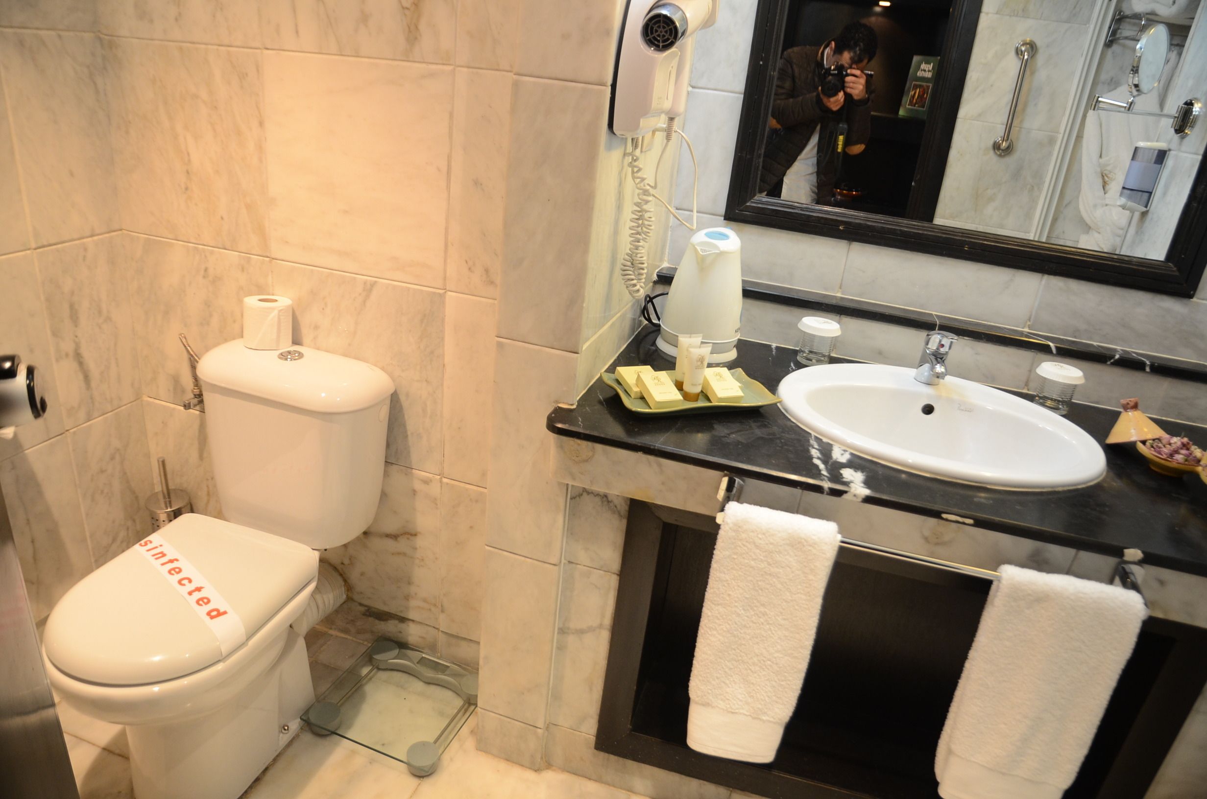 double or twin room, city view | bathroom | combined shower/bathtub, free toiletries, hair dryer, bathrobes