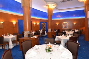 2 restaurantes, café da manhã, culinária francesa