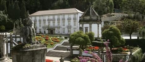 Concierge desk