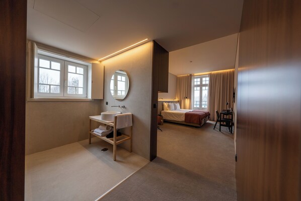 Quarto casal ou duplo básico, 1 quarto (with extra-bed) | Frigobar, cofres nos quartos, escrivaninha, Wi-Fi de cortesia