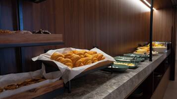 Daily buffet breakfast for a fee