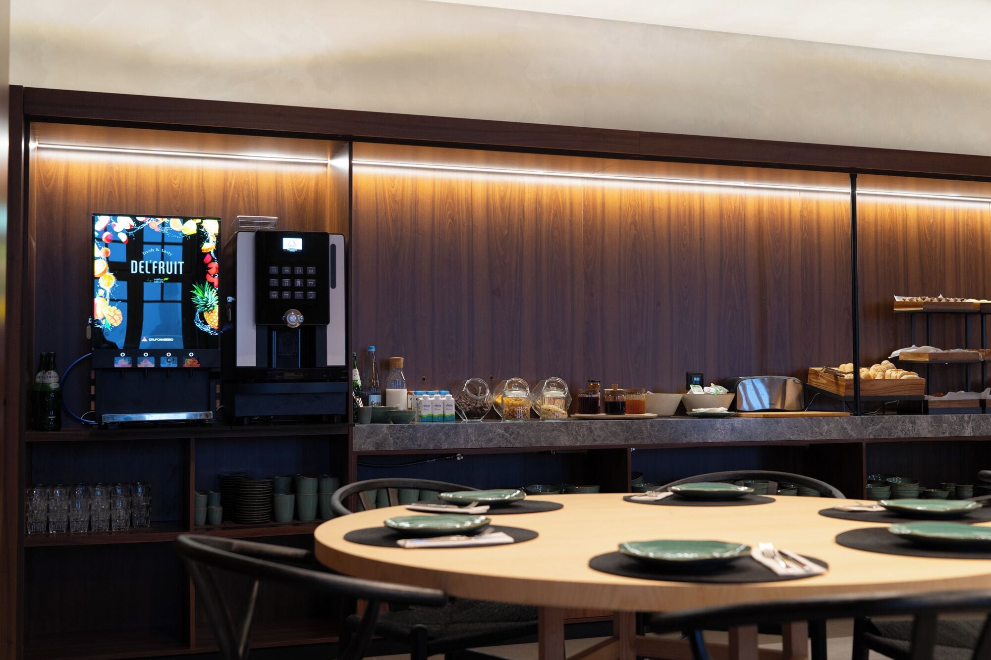 daily buffet breakfast for a fee