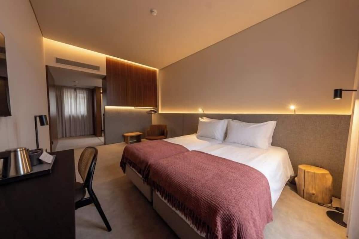 Minibar, in-room safe, desk, free cots/infant beds
