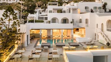 Breakfast and lunch served