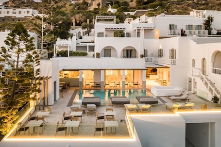Servizio di colazione e pranzo. Grace Mykonos