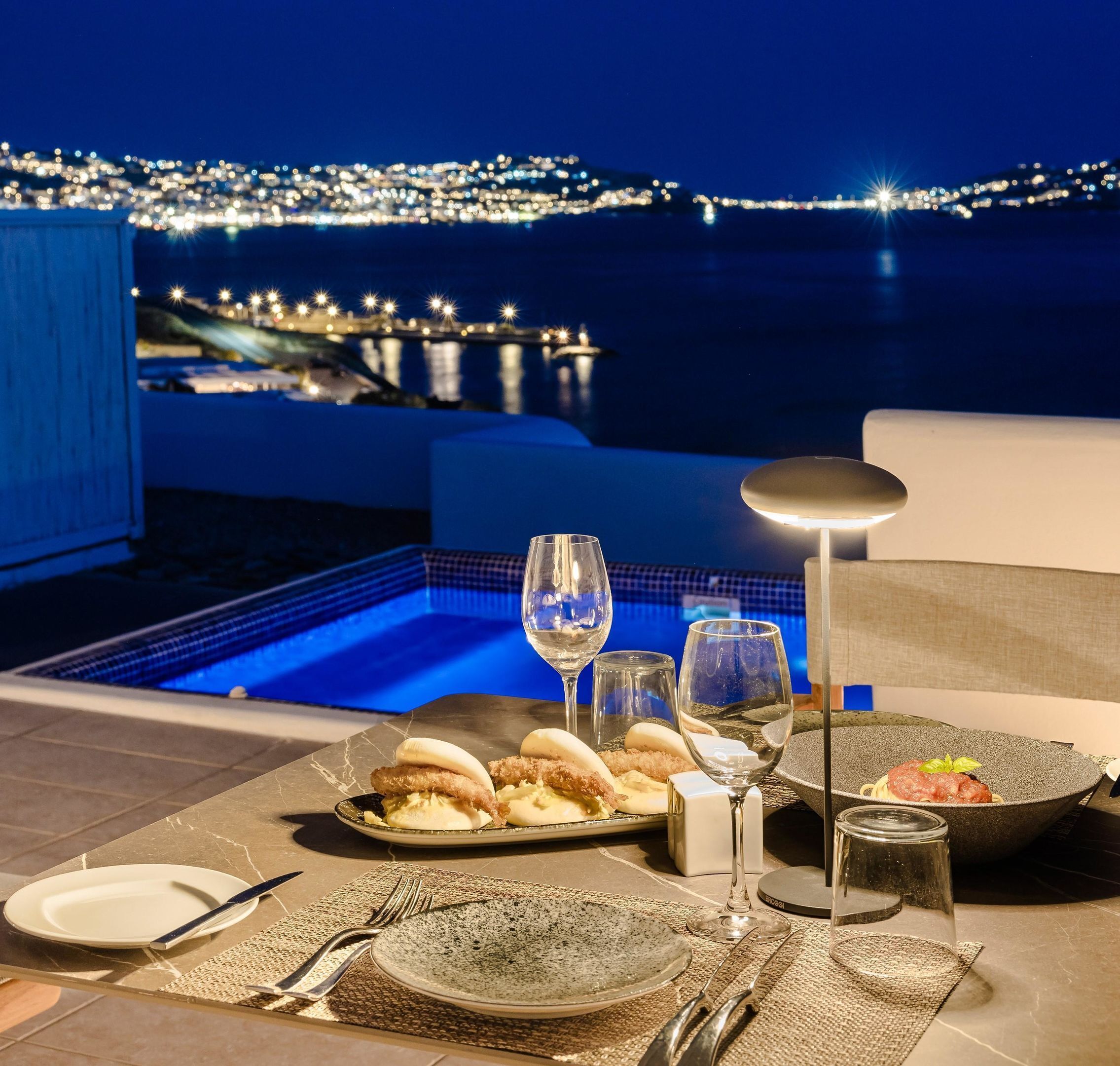 تناول الطعام بالخارج