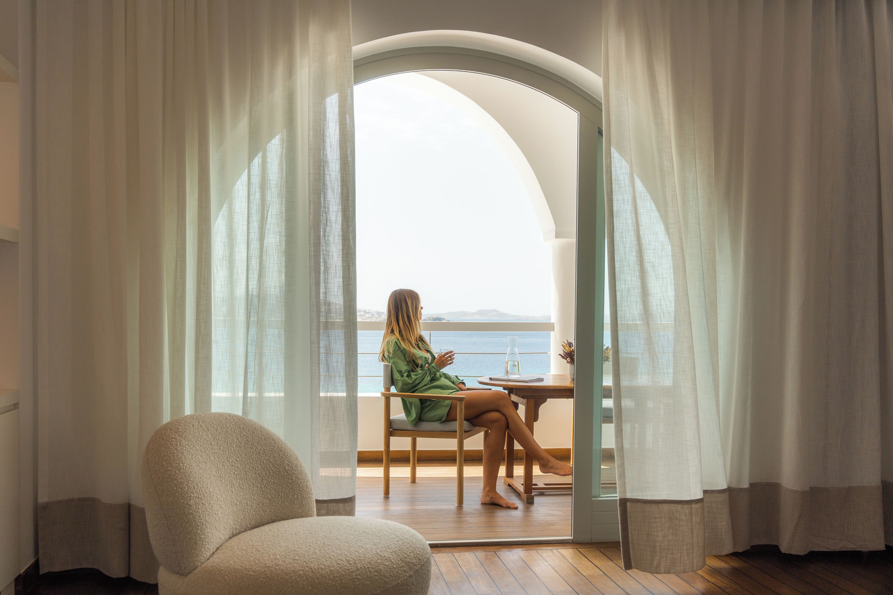 premium suite | 1 bedroom, premium bedding, minibar, in-room safe