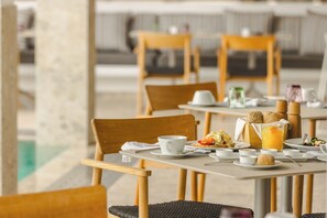 Free daily cooked-to-order breakfast