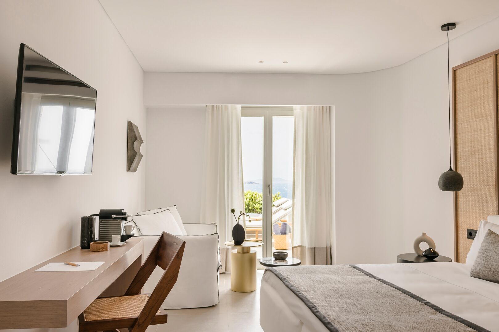 deluxe room | 1 bedroom, premium bedding, minibar, in-room safe