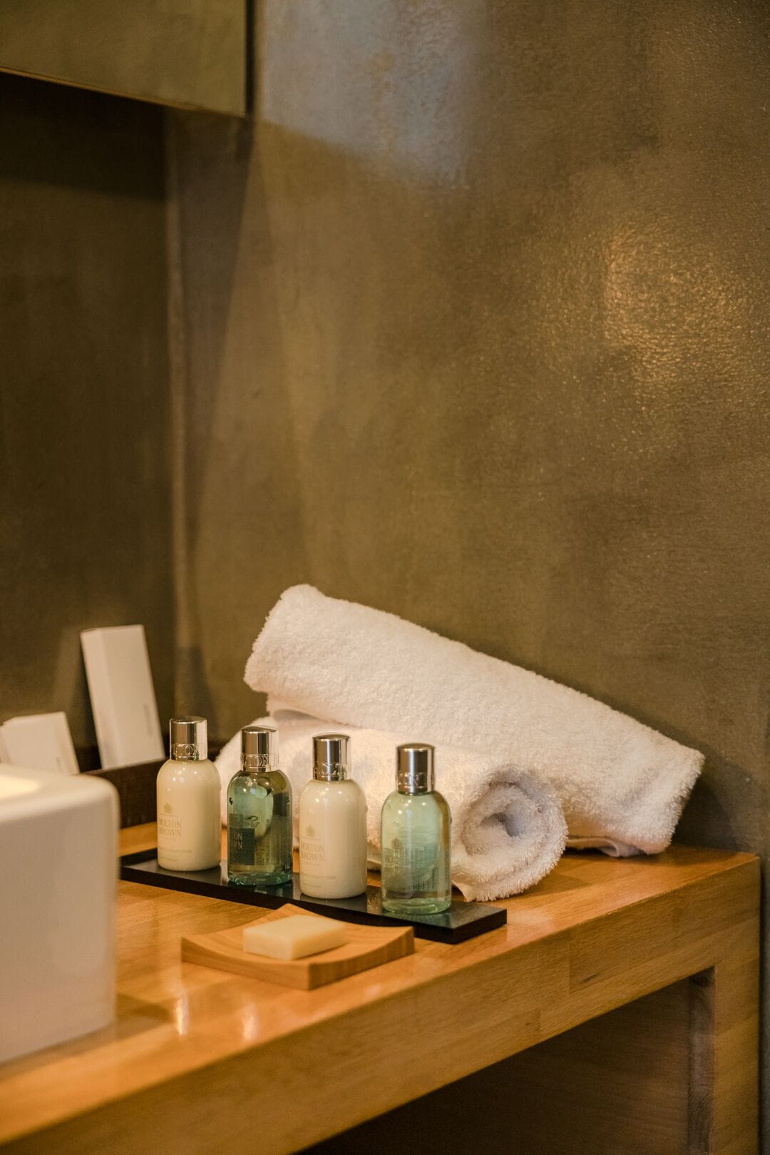 deluxe room | bathroom | hair dryer, bathrobes, slippers, towels