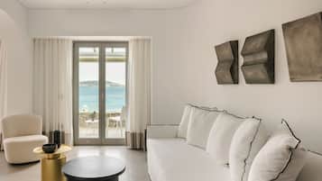 Superior Suite | Premium bedding, minibar, in-room safe, individually decorated